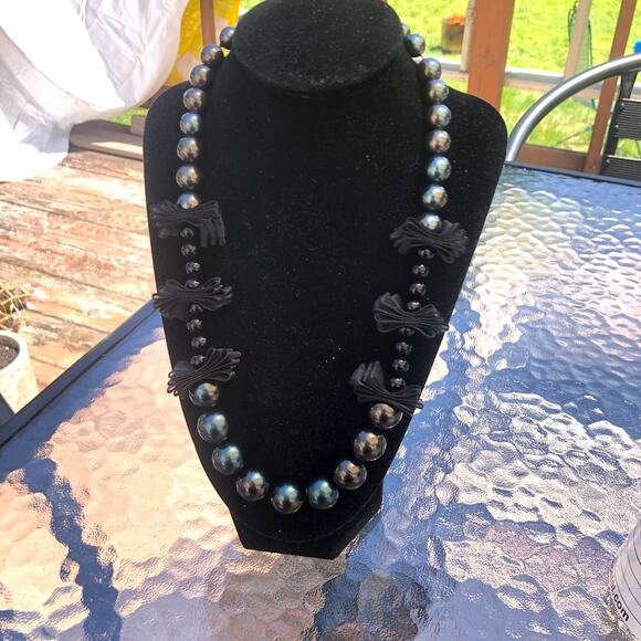 Vintage Women's Black Faux Pearl Necklace with Interspersed Dark Fabric Bows - Picture 1 of 6